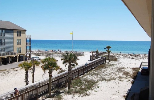 Gulf Shores Condo | 77 m² Condo ∙ 3 bedrooms ∙ 6 guests