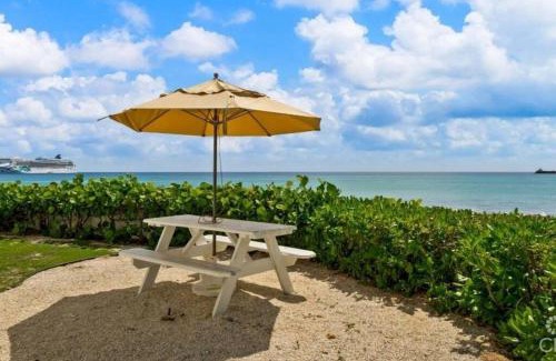 Seven Mile Beach Apartment | 7Mile Beachfront Apartment