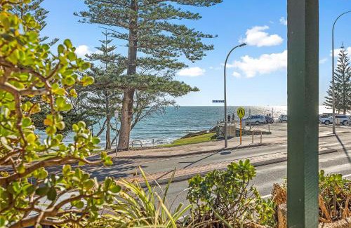 Cottesloe Apartment | 8 Cottesloe Steps To Beach - Sleeps 3