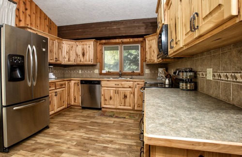 Lazy Acres House | 8 miles from Yellowstone! Fireplace, 2 decks, gas grill, Starlink & Smart TV
