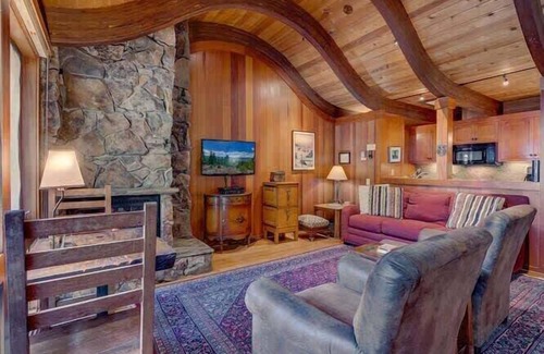 Tahoe Tavern House | 8 miles to Ski Palisades Tahoe-Alpine|Walk to Town