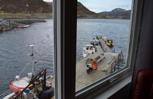 Flakstad Apartment | 8 person holiday home in Mølnarodden