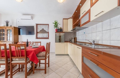 Rogoznica Apartment | 80 m² Apartment ∙ 3 bedrooms ∙ 8 guests
