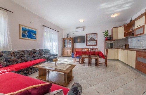 Rogoznica Apartment | 80 m² Apartment ∙ 3 bedrooms ∙ 8 guests