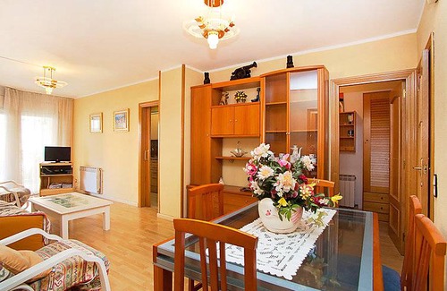 Calella Apartment | 80 m² Apartment ∙ 3 bedrooms ∙ 5 guests