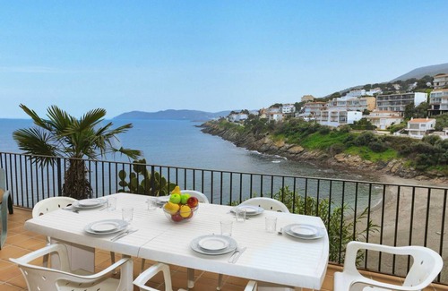 Llanca Apartment | 80 m² Apartment ∙ 3 bedrooms ∙ 7 guests