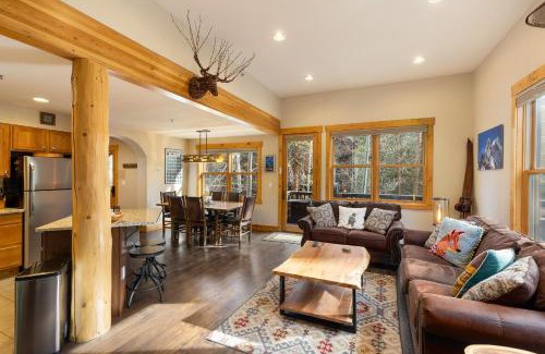 Keystone House | 8767 Trappers Crossing condo