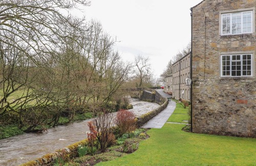Airton Cottage | 9 Riverside Walk