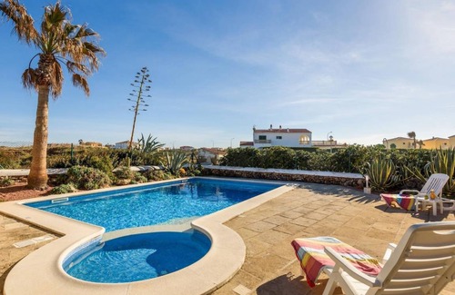 Cales Piques Villa | 93 m² Villa ∙ 3 bedrooms ∙ 5 guests