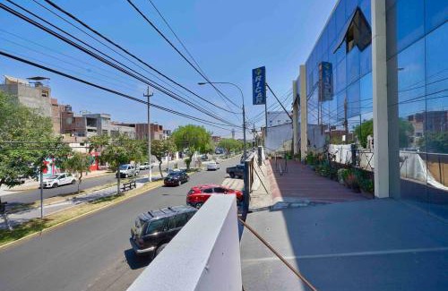 Trujillo Apartment | A 3 Cdras del Centro histórico, Amplio y en Piso 2