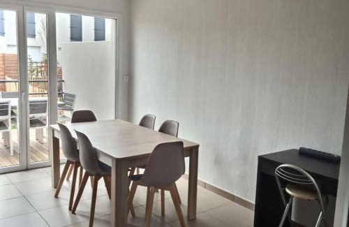 Serignan House | A 500m de la plage, pavillon confortable 6 personnes dans résidence recente
