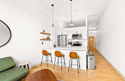 Duluth Apartment | A beautiful, modern loft in the heart of Lincoln Park.