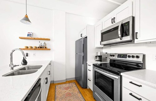 Duluth Apartment | A beautiful, modern loft in the heart of Lincoln Park.