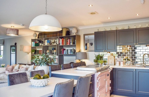 Howwood Cottage | A beautiful rural location, close to Glasgow and Loch Lomond.