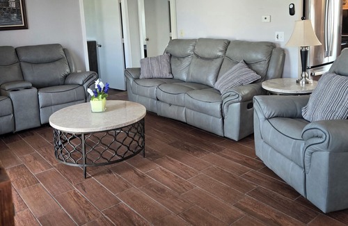 Eastward Look House | A/C 6Bd 2ba sleeps 12 walking distance Scarborough Beach Bonus rec-room w/bar