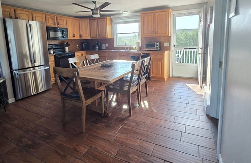Eastward Look House | A/C 6Bd 2ba sleeps 12 walking distance Scarborough Beach Bonus rec-room w/bar