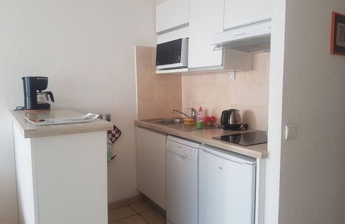 Saint-Raphael Apartment | A/C Studio for 2/3 - Near Beach and Shops - Free WiFi