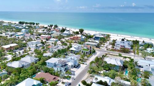Anna Maria House | A Charming Beach Cottage on Elm