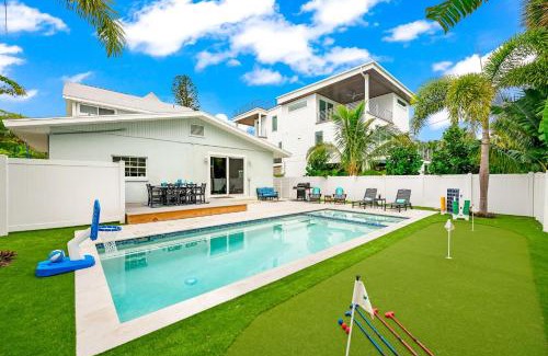 Anna Maria House | A Charming Beach Cottage on Elm