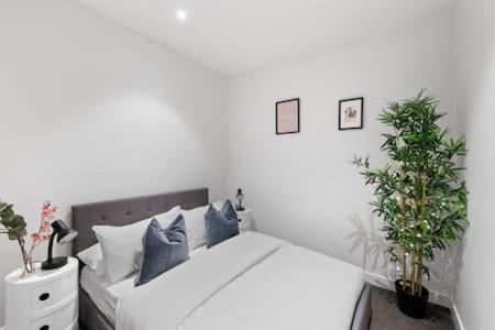 Carlton South Apartment | A Comfy & Charming 2BR Apt Near Melbourne Central