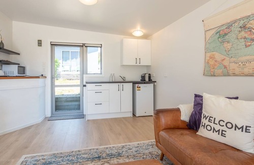 Pohara Cabin | A cosy cabin just a few steps from the beach