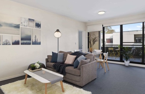 Kensington Apartment | A Cozy & Comfy 2BR Apt Near Flemington Races