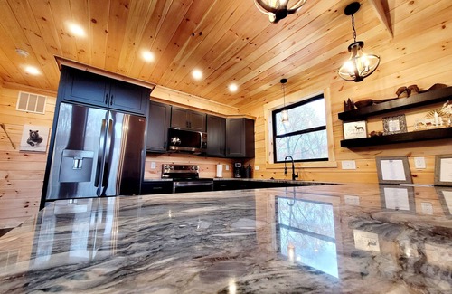 Logan Cottage | A fairytale like Cottage tucked in the woods: hot tub/wi-fi/game room/firepit!