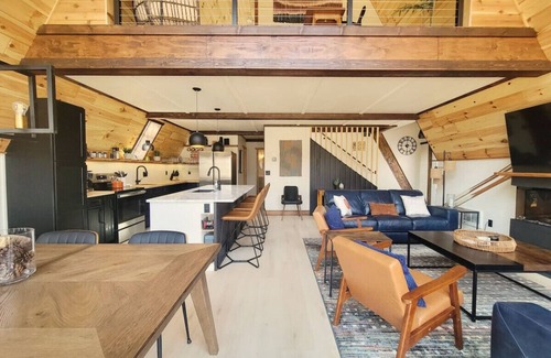 Bellaire Apartment | `A-Frame of Mind` Chalet