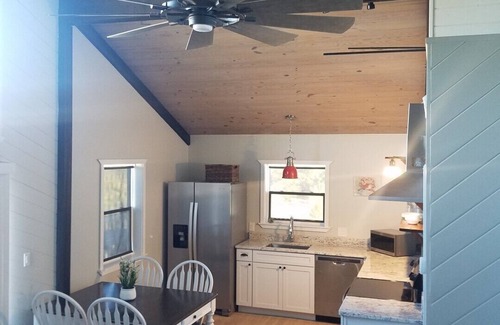 Ocean Sands House | A Jolly Boat-A FEW STEPS TO BEACH-ocean side Corolla. Perfect for families!n
