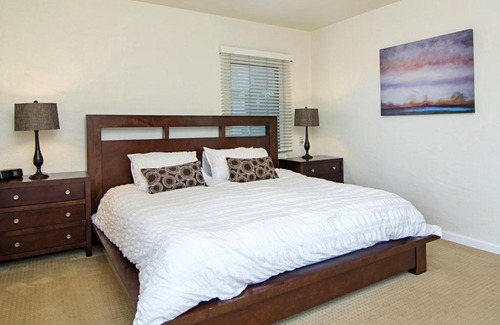 Middletown Apartment | A King’s View in Mission Hills Apartment