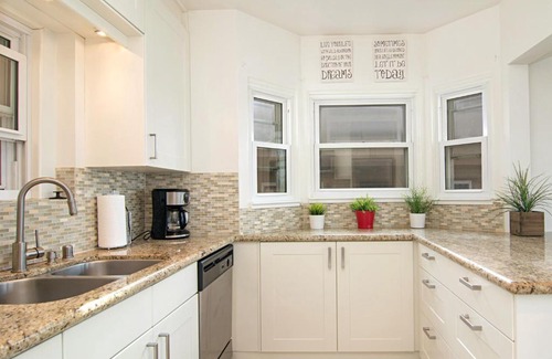 Middletown Apartment | A King’s View in Mission Hills Apartment
