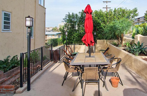 Middletown Apartment | A King’s View in Mission Hills Apartment