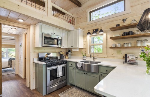 Oconee County Cabin | A Lakefront Tiny Cabin: Kayaks,SUP,Near Jocassee