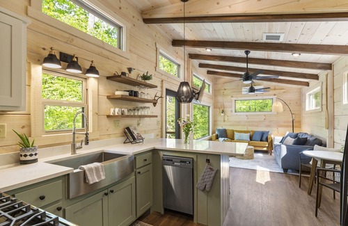 Oconee County Cabin | A Lakefront Tiny Cabin: Kayaks,SUP,Near Jocassee