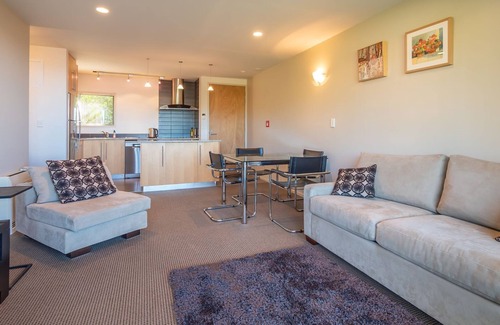 Kaiteriteri Apartment | A modern and convenient apartment close to the beach and with a fenced pool