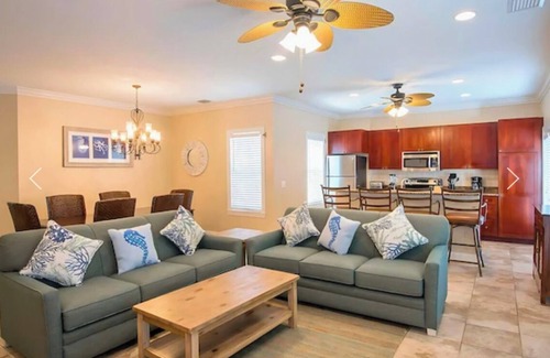 Marathon Hotel | A Perfect Mix of Comfort and Convenience with Pool Access and Full Kitchen!