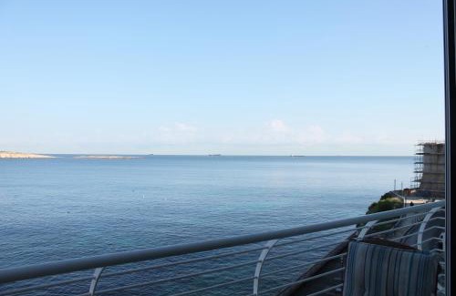 St. Paul's Bay Apartment | A Seafront Home away from home