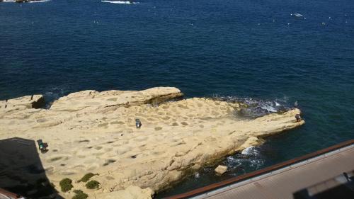 St. Paul's Bay Apartment | A Seafront Home away from home