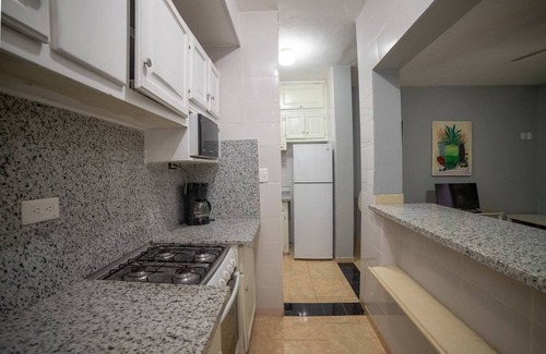 ProCab Apartment | A short walk to shop and beach, lovely Ground-floor condo with pool
