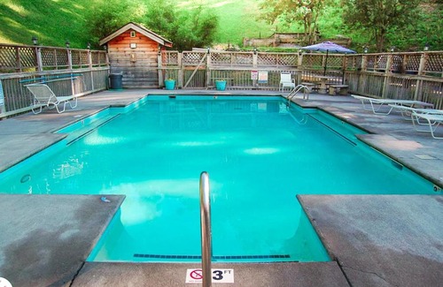 Sevierville House | A Smoky Mountain Lake Cabin - Spacious Smoky Mountain Getaway Perfect for Families & Groups