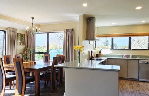 Mapua House | A stunning large family home, perfect for two families travelling together, space for everyone.