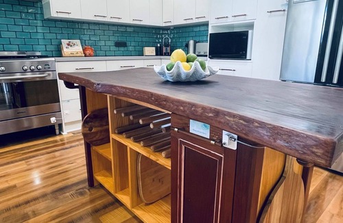 Berrara House | A Wave from it All- Escape to Paradise