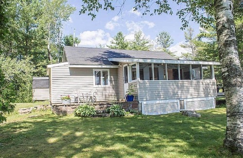 Head Lake Cottage | A Wee Bit o Heaven - Cozy Waterfront Kawartha Cottage w/WiFi, Canoe, Kayaks