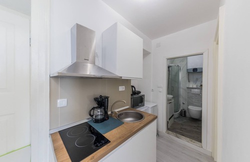 Kastel Novi Apartment | A1 - spacious apt on the seafront with terrace