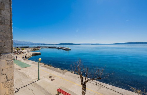 Kastel Novi Apartment | A1 - spacious apt on the seafront with terrace