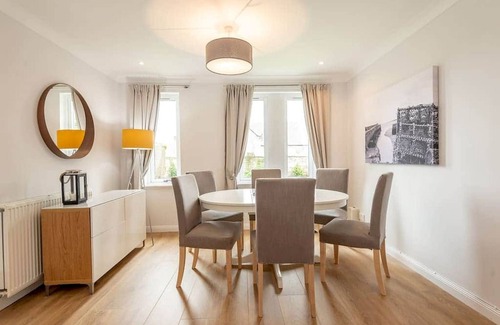 St. Andrews Ski Chalet | Abbey Villa (No 5)