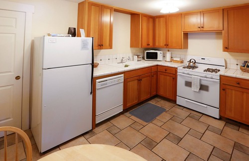 Ashland Cottage | ABBOTT'S COTTAGES- Cardinal cottage. 1 bedroom/1 bath, short walk to downtown!