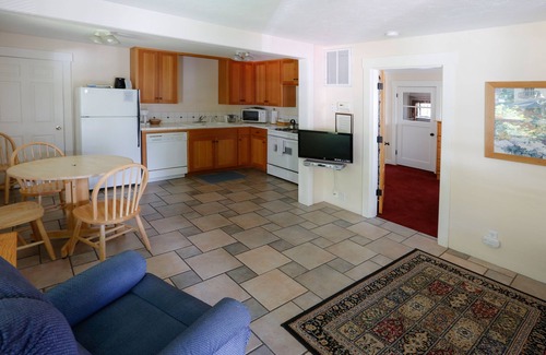 Ashland Cottage | ABBOTT'S COTTAGES- Cardinal cottage. 1 bedroom/1 bath, short walk to downtown!