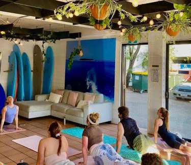 Mooloolaba Hostel | Abode Mooloolaba, Backpackers & Motel rooms