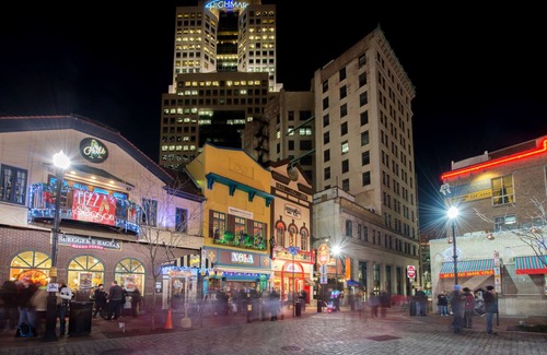 Downtown Pittsburgh Apartment | Abode Pittsburgh - Downtown Convention Center